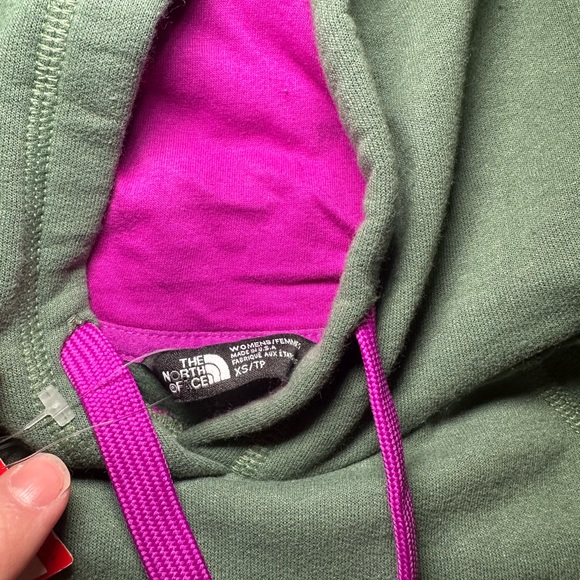 *NWT* Women’s The North Face Hoodie - Picture 2 of 3